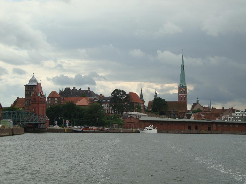 Hotel An Der Marienkirche Любек Екстер'єр фото